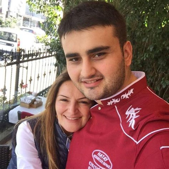 CZN Burak Age: The Journey Of A Culinary Sensation