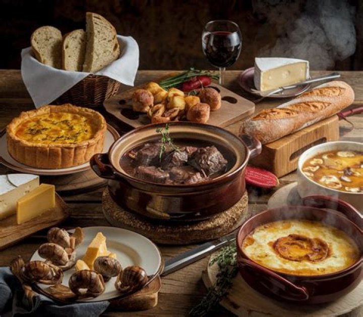Discovering Culinary Delights: Restaurants Open Late