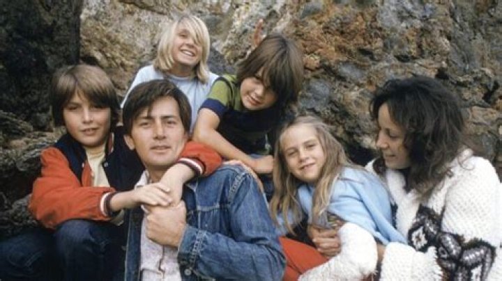 Discovering Emilio Estevez's Wife And Kids: A Glimpse Into His Family Life