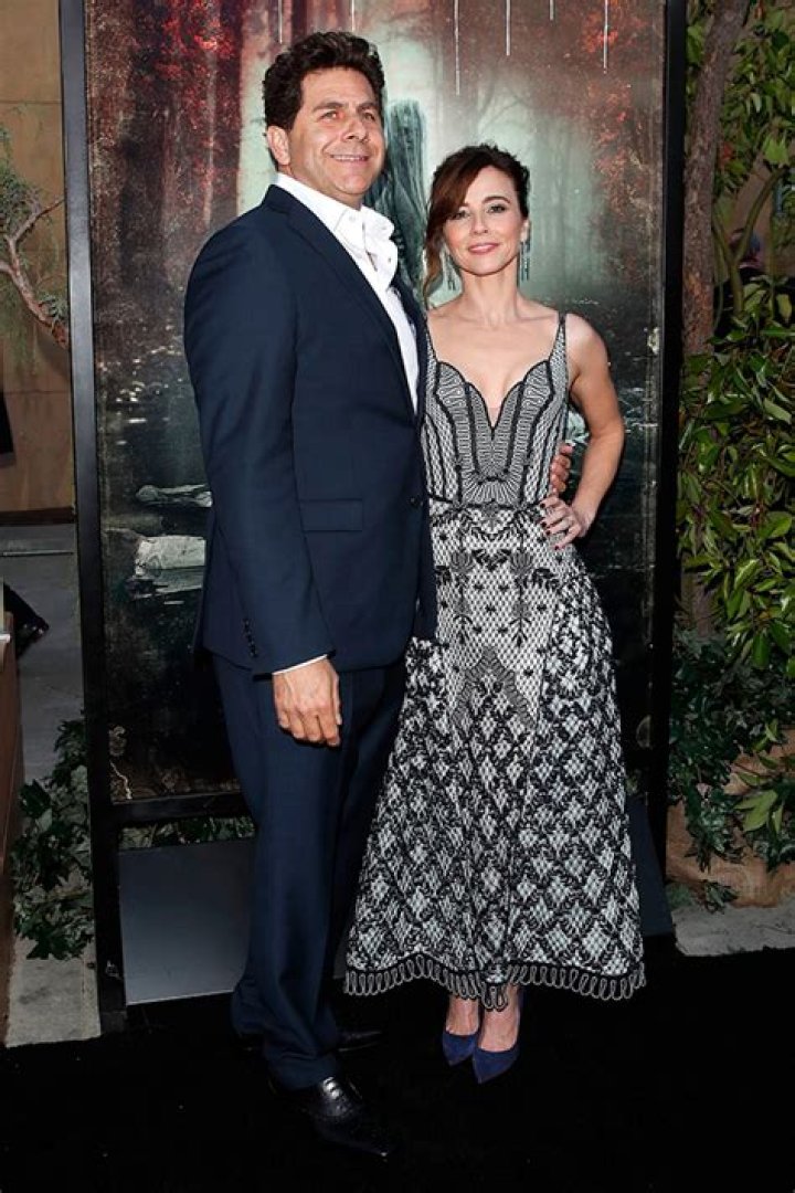 Discovering Linda Cardellini's Boyfriend: Who Holds The Key To Her Heart?