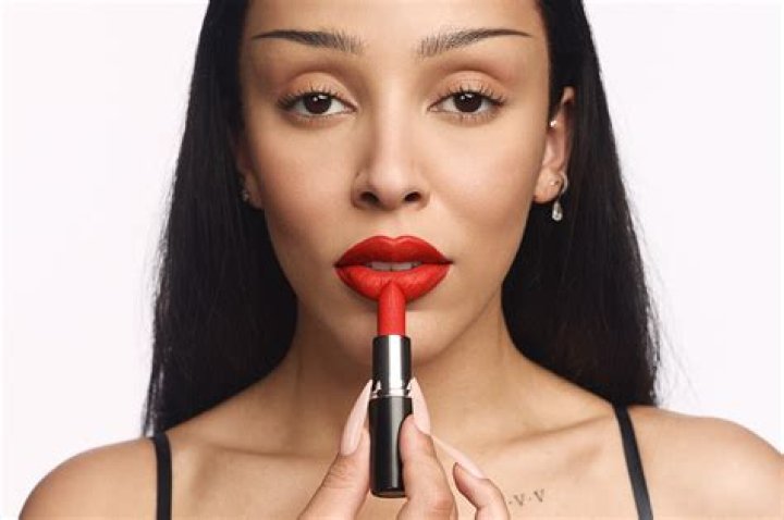 Exploring Doja Cat's Lipstick Alley: A Deep Dive Into Her Unique Style