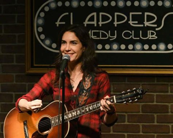 Exploring Lahna Turner’s Net Worth: A Comedian’s Journey