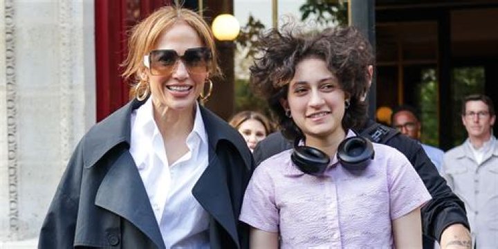 Exploring The Vibrant Journey Of Jennifer Lopez Young