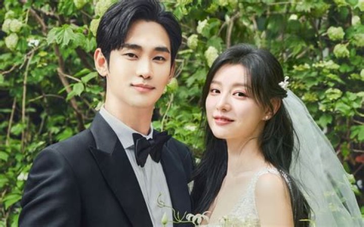 Kim Soo Hyun's Mysterious Love Life: Everything You Need To Know