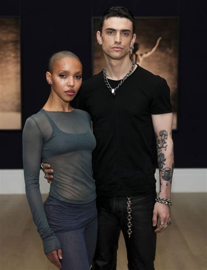 Unraveling The Enigma Of FKA Twigs' Boyfriend: Who Is He?