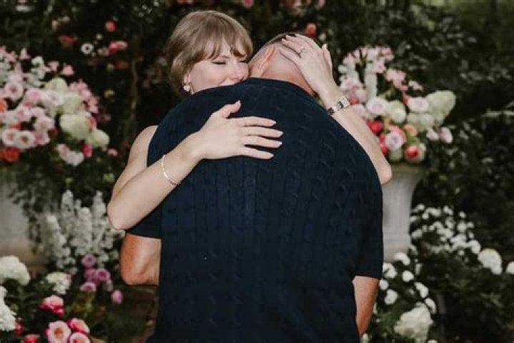 What’s The Buzz? Are Taylor Swift's Parents Getting Remarried?